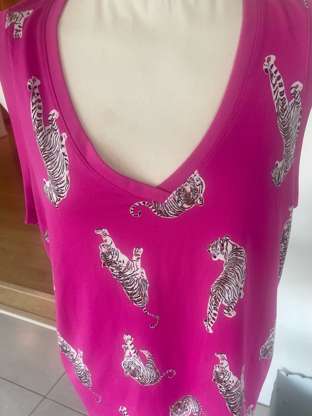 Joyspun Wiman’s Shortie Pajama Set Sleeveless Hot Pink with Tigers XL